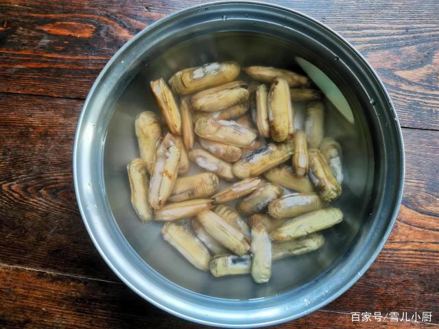 這個(gè)海鮮被稱作“小人仙”，肉質(zhì)肥美，用這個(gè)方法做，一盤不夠吃