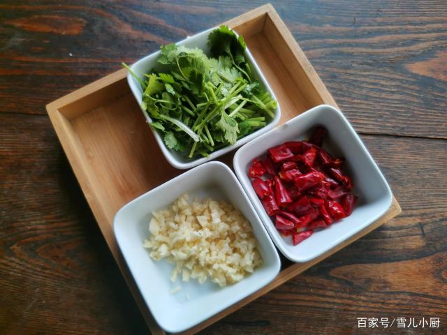 這個(gè)海鮮被稱作“小人仙”，肉質(zhì)肥美，用這個(gè)方法做，一盤不夠吃